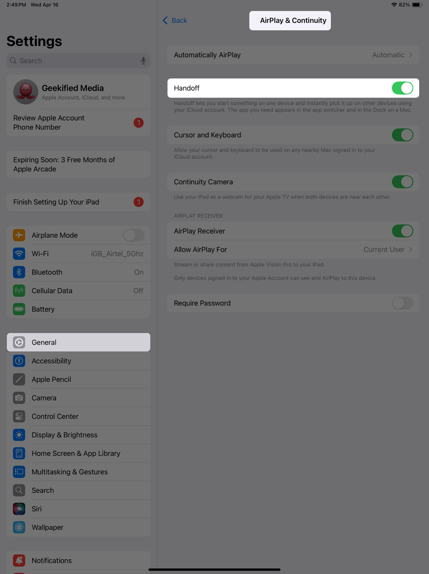 Turning on the Handoff feature in the Settings app on an iPad