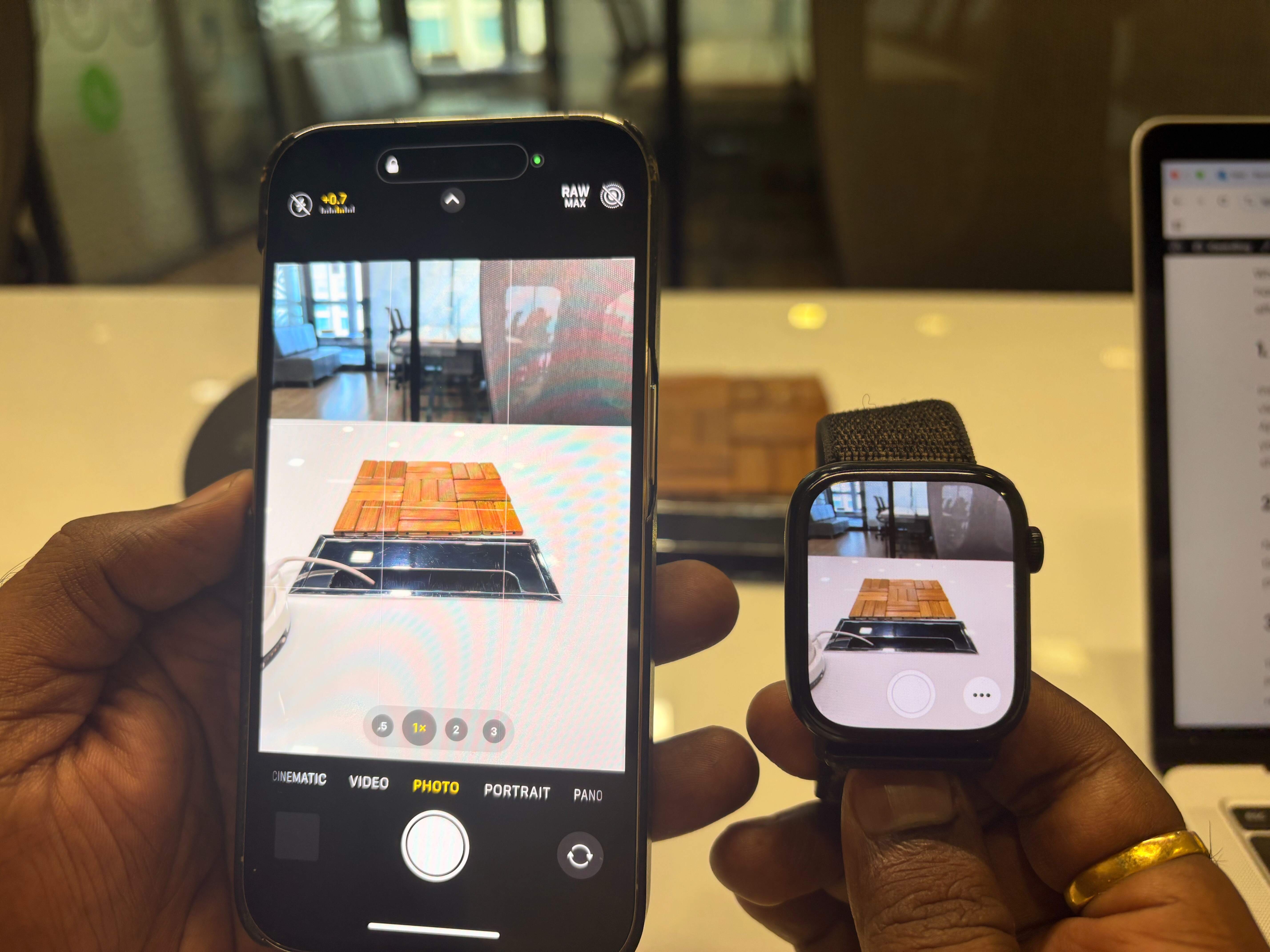 Live Preview av iPhone's Camera Viewfinder på Camera Remote -appen på en Apple Watch.