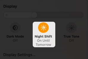 Slå på nattläge från Control Center på Mac