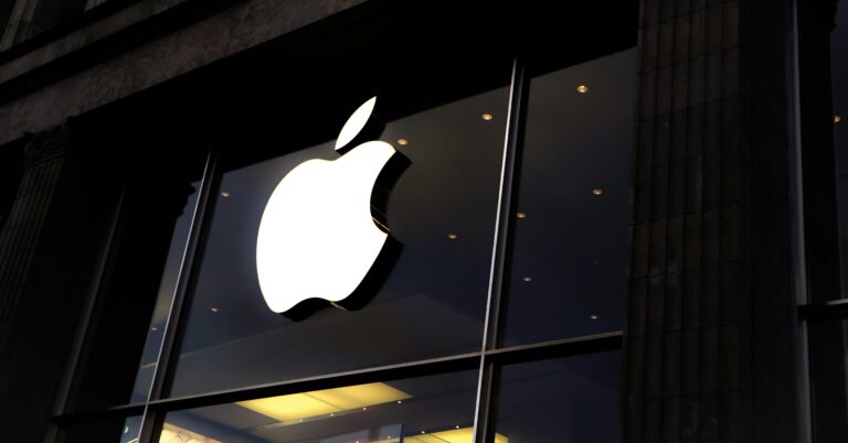 Apple 4 trillion market cap