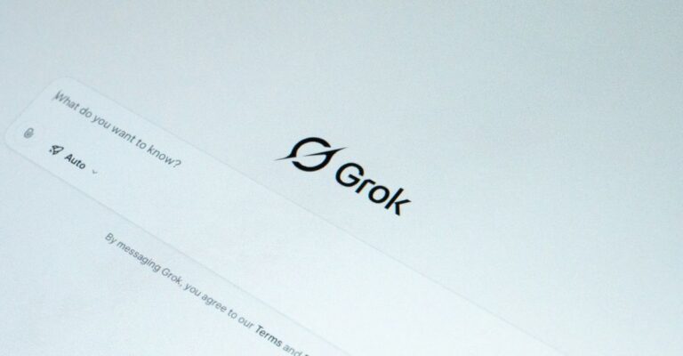 US Senator asked to ban Grok to Apple and Google